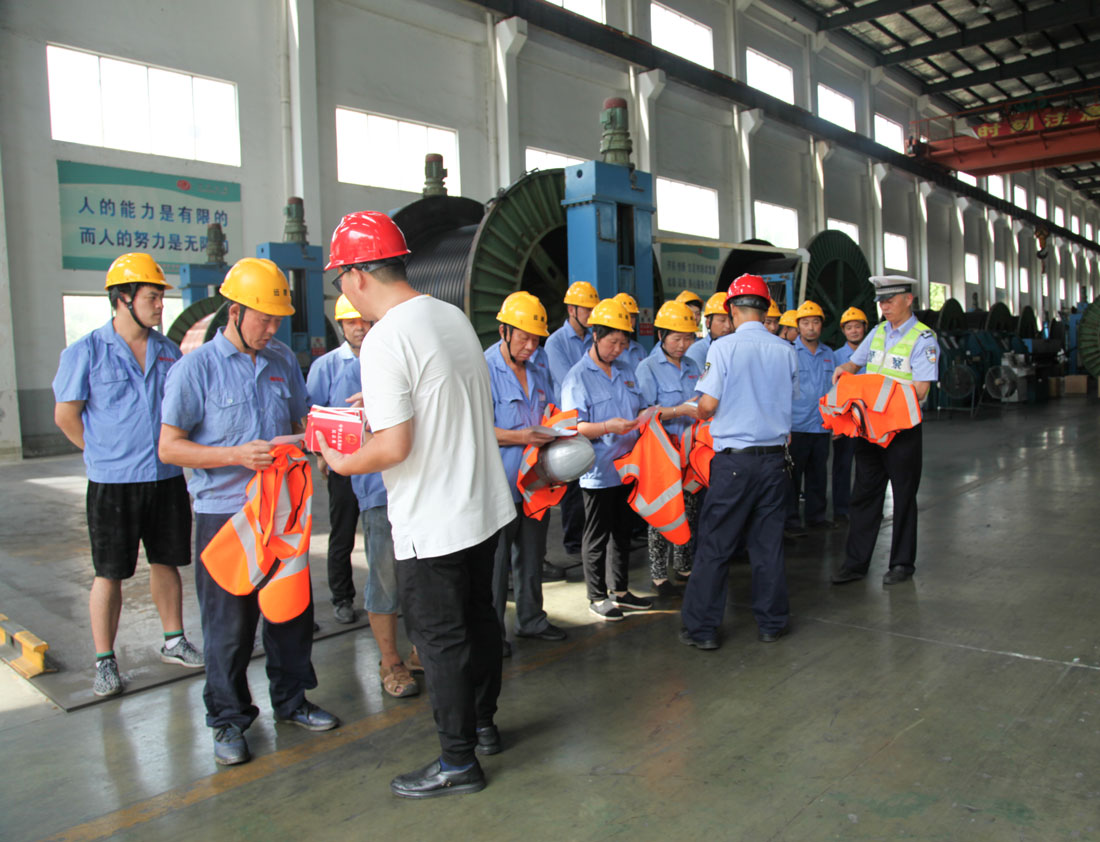 炎炎夏日送清凉--高温坚守 热情不减