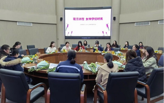 以花为礼，，，，，，致敬每一个闪光的她——UU电玩城股份举行“花漾UU电玩城 梦绘时光”插花运动