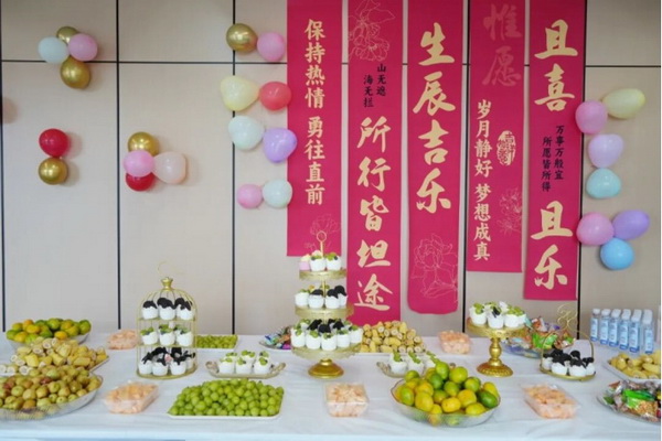 金秋共此时，，，，，，，，优美正丰收——UU电玩城股份员工整体生日会温馨落幕